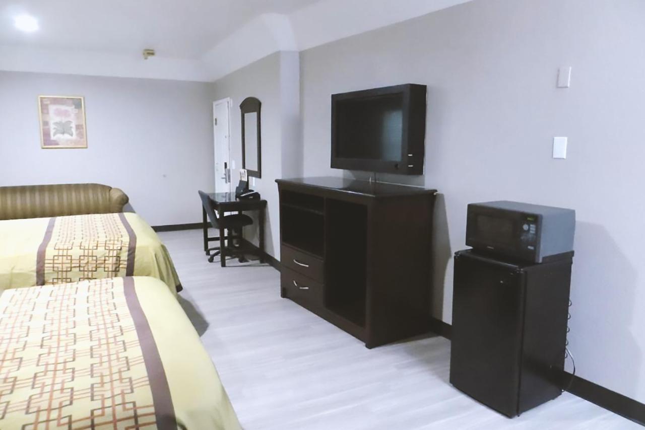 Blue Way Inn & Suites By Jasper Houston Bagian luar foto
