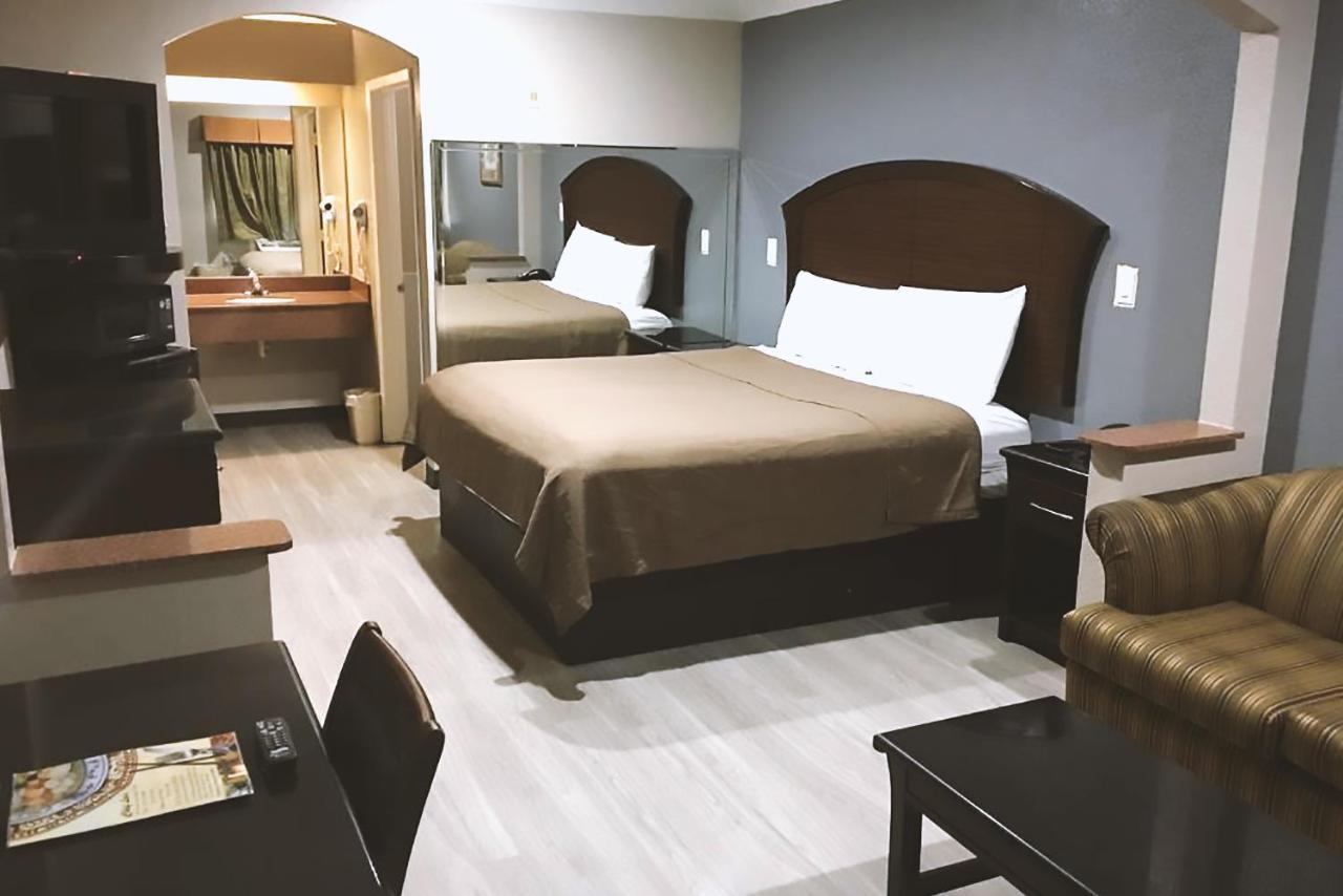 Blue Way Inn & Suites By Jasper Houston Bagian luar foto
