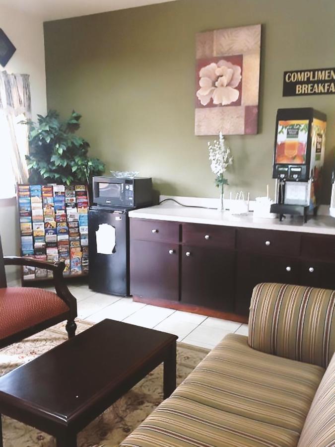 Blue Way Inn & Suites By Jasper Houston Bagian luar foto